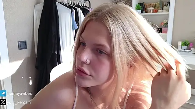 Maya_NextDoor Live XXX-Chat
