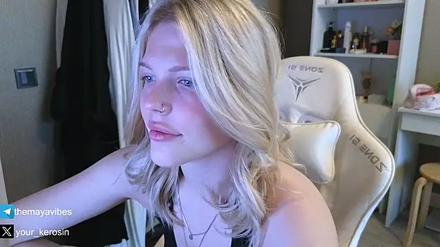 Maya_NextDoor Chat XXX in diretta