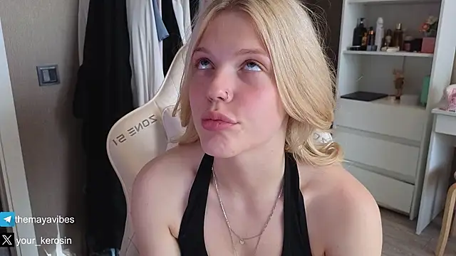 Maya_NextDoor Chat XXX live