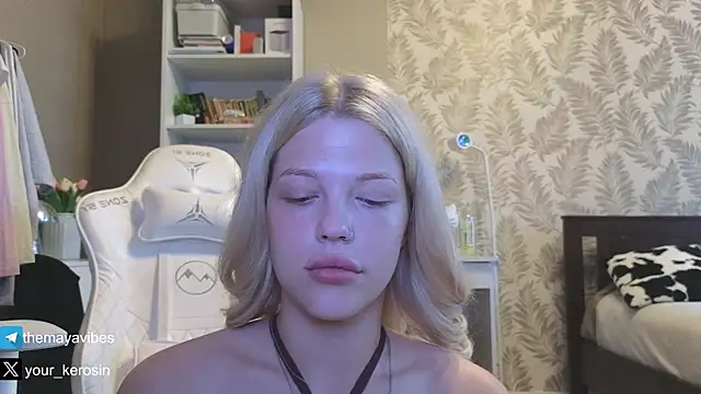 Maya_NextDoor Live XXX-chat