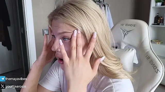 Вебкам-шоу Maya_NextDoor