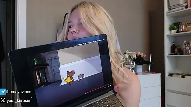 Chatroom XXX en direct de Maya_NextDoor