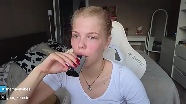 Maya_NextDoorn Live XXX chat