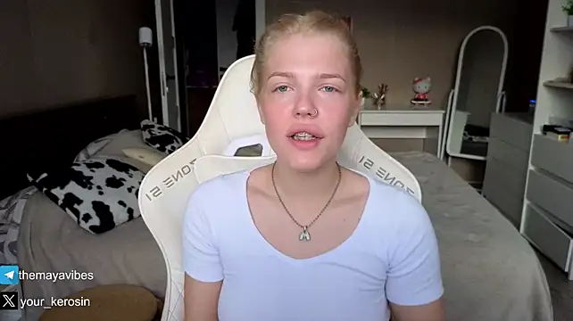 Maya_NextDoor লাইভ XXX চ্যাট