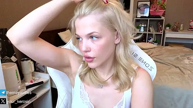 Czat XXX na żywo – Maya_NextDoor