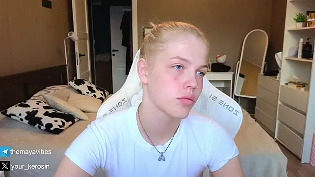 Maya_NextDoorn Webbikameraesitys