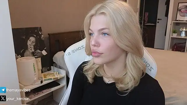 Maya_NextDoor Live XXX-Chat