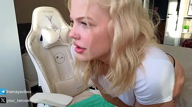 Maya_NextDoor Webcam-Show