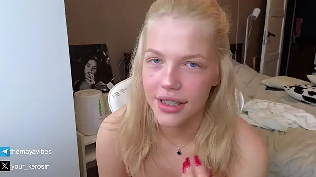 Maya_NextDoor – webcam-show