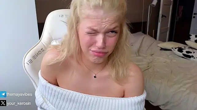 Czat XXX na żywo – Maya_NextDoor