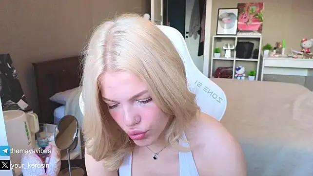 Chat +18 de Maya_NextDoor ao vivo