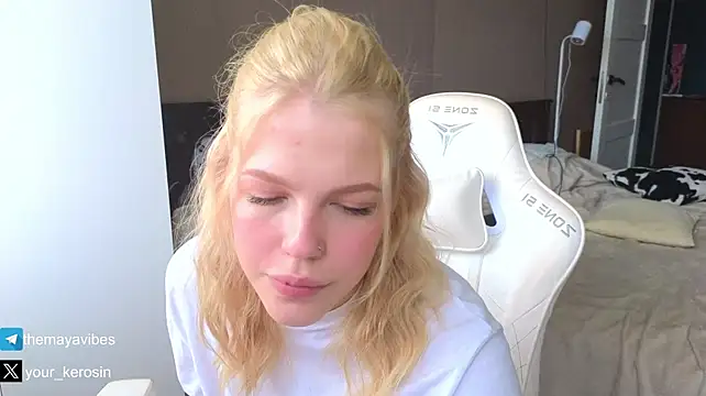 Maya_NextDoorn Live XXX chat