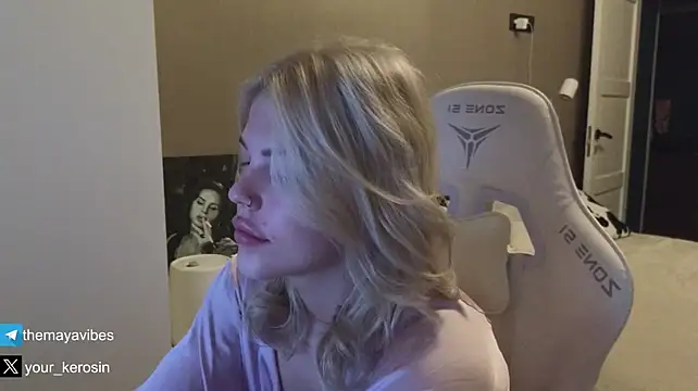 Maya_NextDoor: απευθείας συνομιλία ΧΧΧ