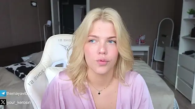 Maya_NextDoor Adlı Modelin Canlı XXX Sohbeti