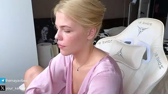 Czat XXX na żywo – Maya_NextDoor