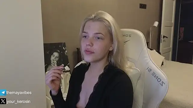 Maya_NextDoor Adlı Modelin Canlı XXX Sohbeti