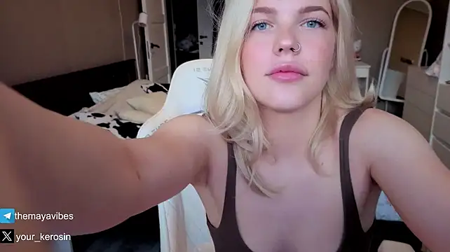 Maya_NextDoor Adlı Modelin Canlı XXX Sohbeti