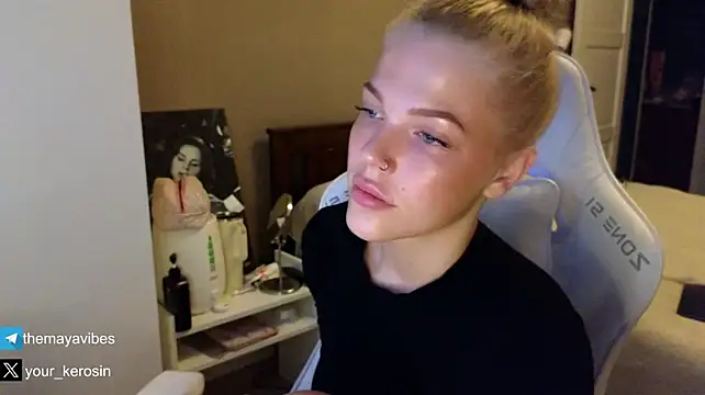 צ'אט XXX בשידור חי של Maya_NextDoor