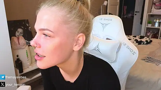 Czat XXX na żywo – Maya_NextDoor