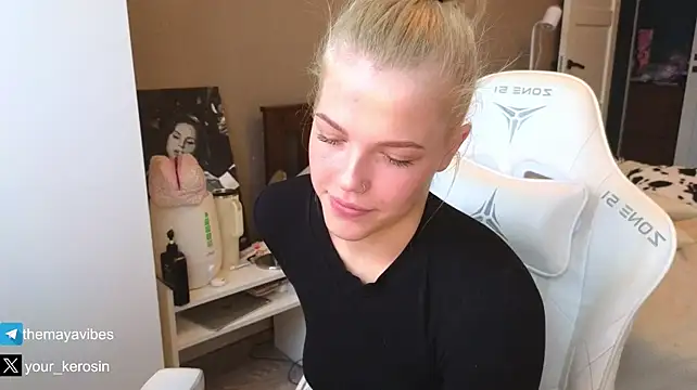 Czat XXX na żywo – Maya_NextDoor