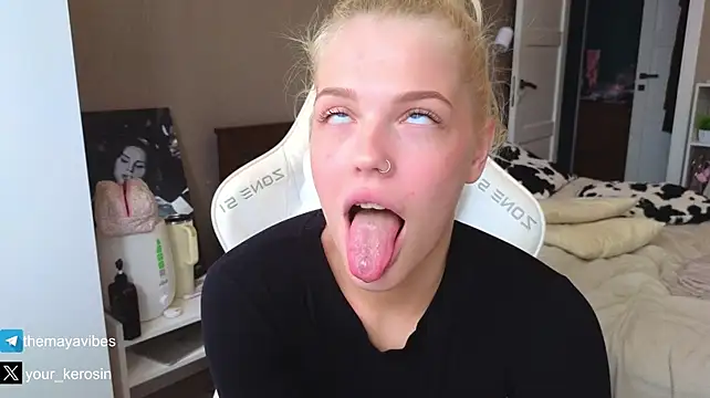 Maya_NextDoorn Live XXX chat