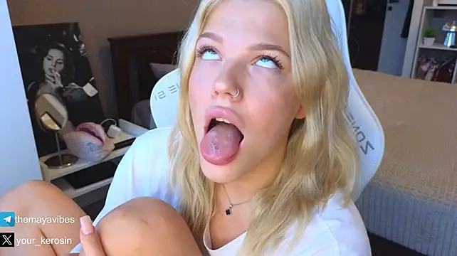 Maya_NextDoor Adlı Modelin Canlı XXX Sohbeti