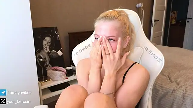 Maya_NextDoor – Live XXX-chat