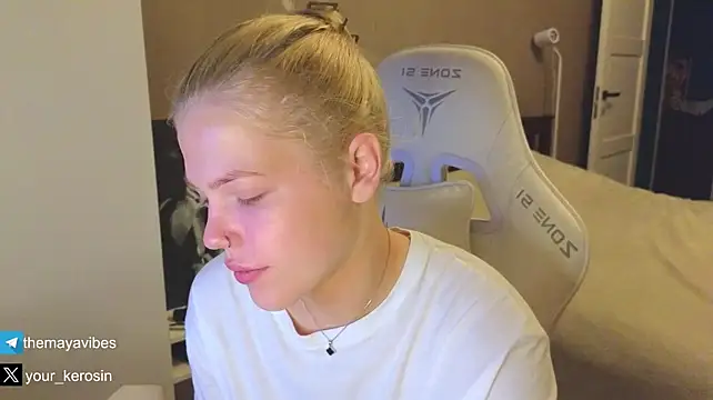 Czat XXX na żywo – Maya_NextDoor