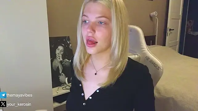 Maya_NextDoor XXX чат на живо