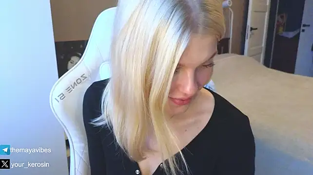 Czat XXX na żywo – Maya_NextDoor