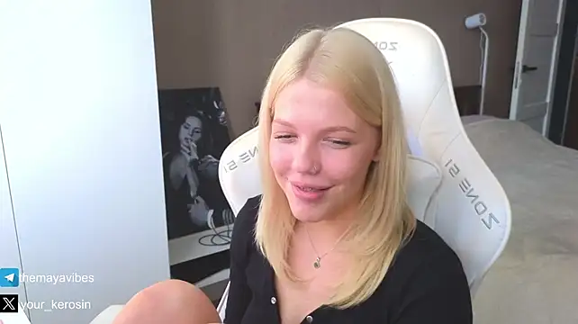 צ'אט XXX בשידור חי של Maya_NextDoor