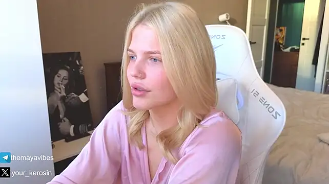 צ'אט XXX בשידור חי של Maya_NextDoor