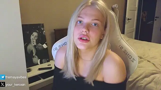 Maya_NextDoorn Live XXX chat