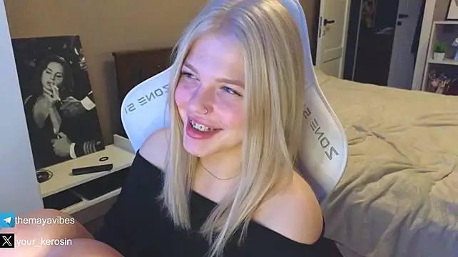 Maya_NextDoor XXX чат на живо