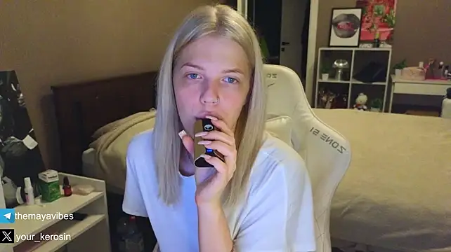 Maya_NextDoorn Webbikameraesitys