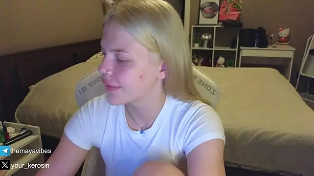 Maya_NextDoor Webcam-Show