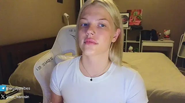 Maya_NextDoor – Live XXX-chat