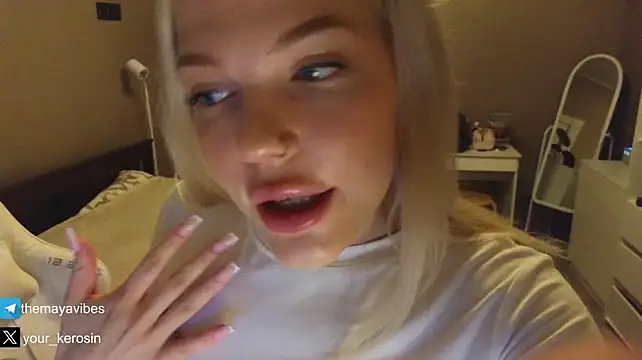 Maya_NextDoor: вебкам-шоу