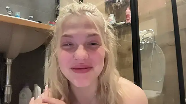 Maya_NextDoor's Webcam Show