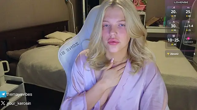 XXX chat uživo modela Maya_NextDoor