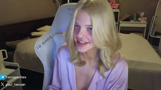 Maya_NextDoor Webcam-Show