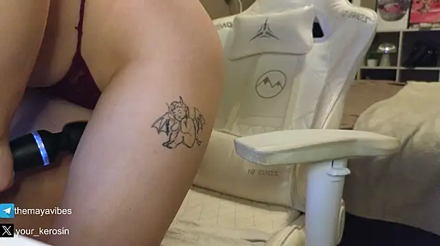 Maya_NextDoor Webcam show