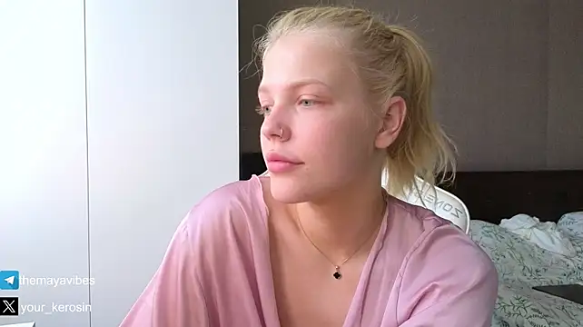 Maya_NextDoor's Webcam Show