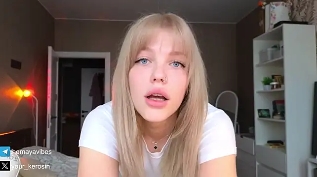Maya_NextDoor's Webcam Show