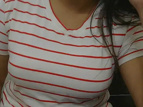 diva-22 Show in webcam
