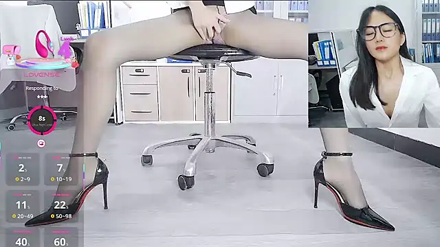 Saffron_10: διαδικτυακό σόου στην κάμερα