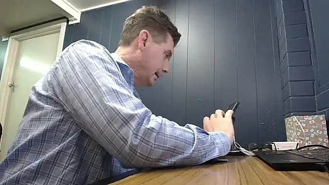 tilobinder 在線直播表 演