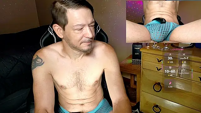 MasterForgedRayy: διαδικτυακό σόου στην κάμερα