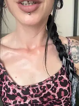 MissMidnightUK webcam show