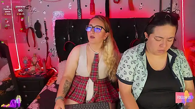 katieeandsharonn Show in webcam